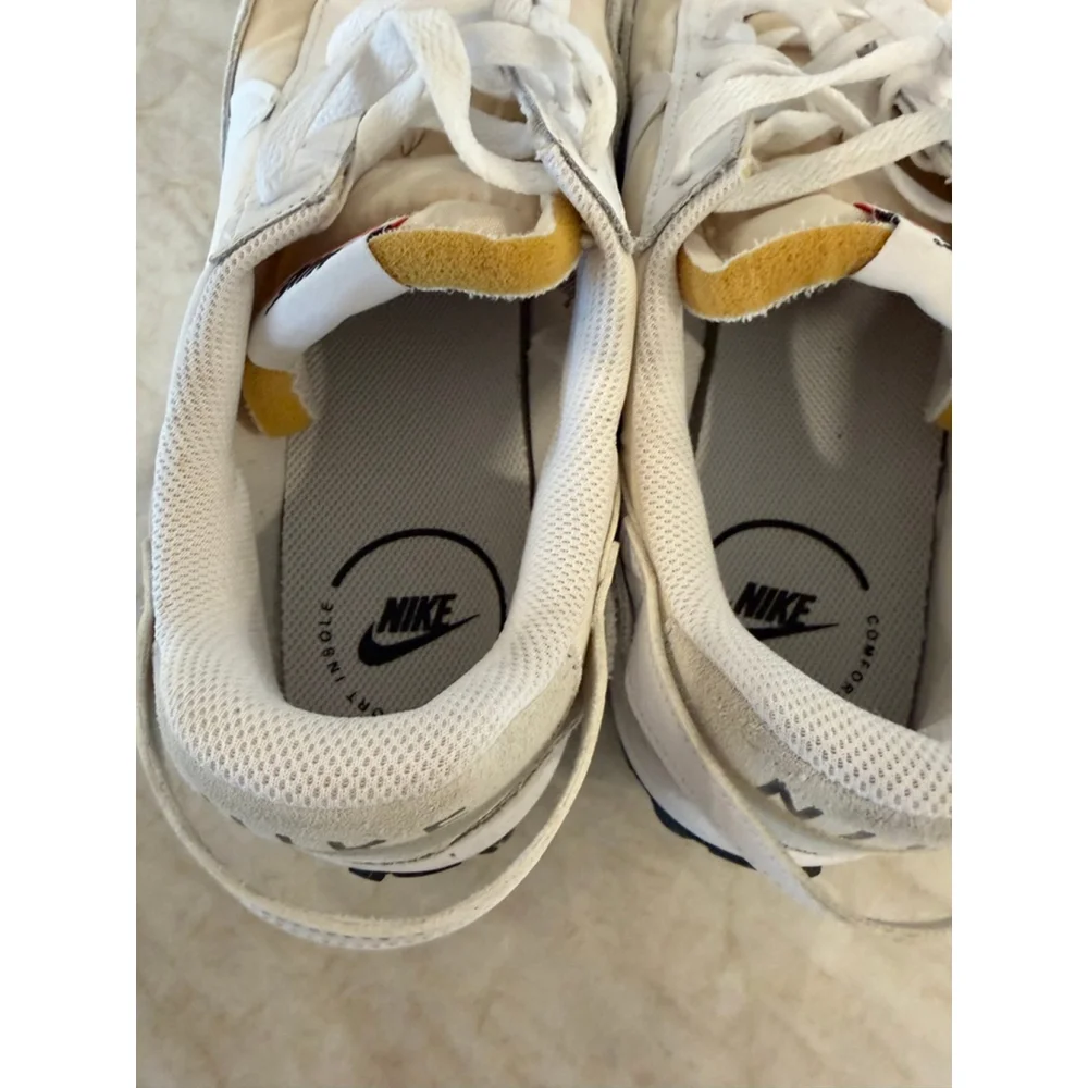 Women's Nike Waffle Debut Sneakers Size 11 Beige White